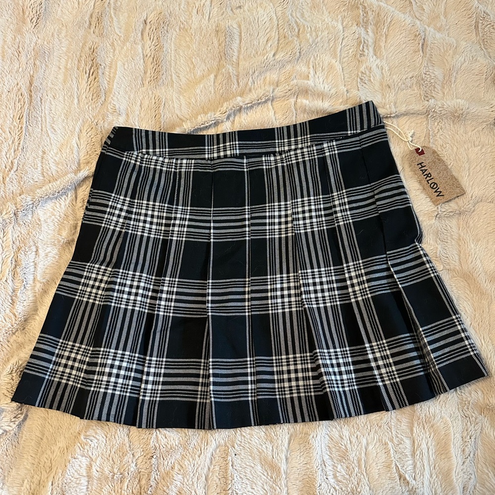 Harlow Black and White Pleated Mini Skirt - Picture 2 of 7